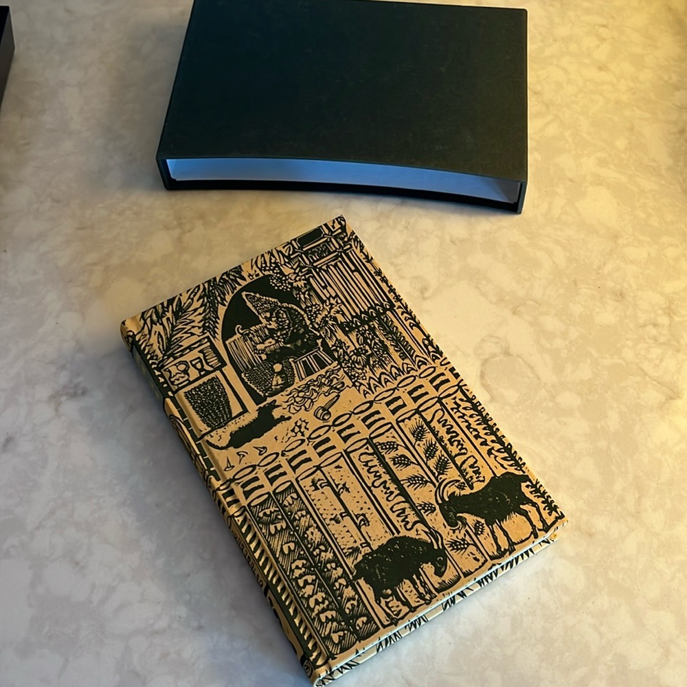 Robinson Crusoe by Daniel Defoe 1999 vintage boxed hardcover.  Great gift. Linen